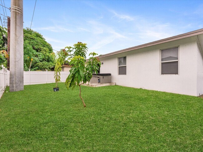 Building Photo - 2848 NW 9th Pl