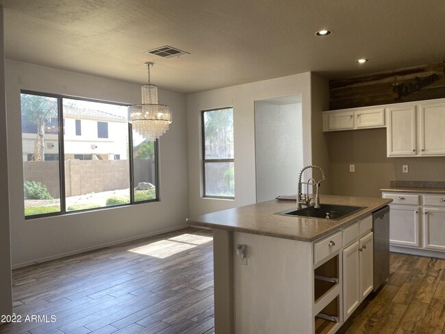 Building Photo - 5171 W Karen Dr