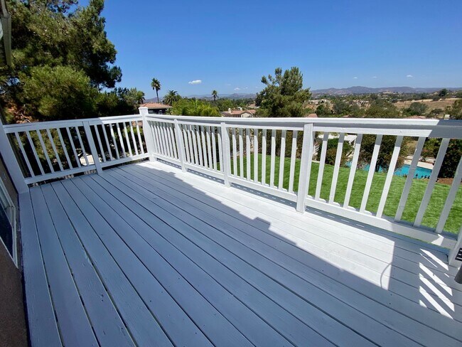 Building Photo - Executive 5 BR Home With Pool RV Parking H...