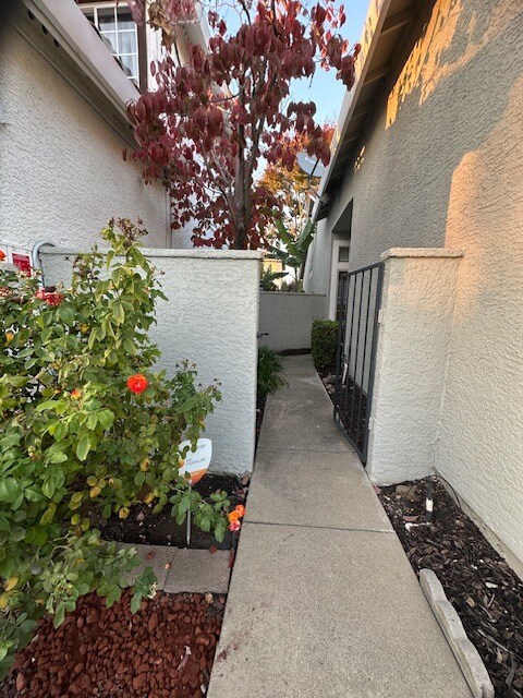 Building Photo - 5526 Cabrillo Way