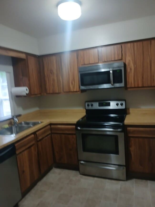 Building Photo - 908A Stockton Ct