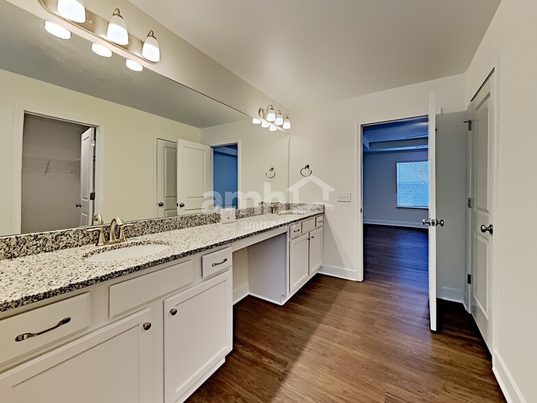 Building Photo - 4941 Chutney Dr