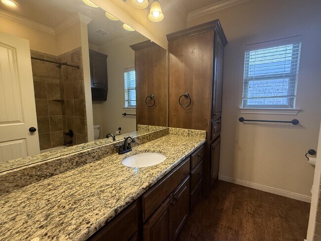 Building Photo - 9804 Houston Dr