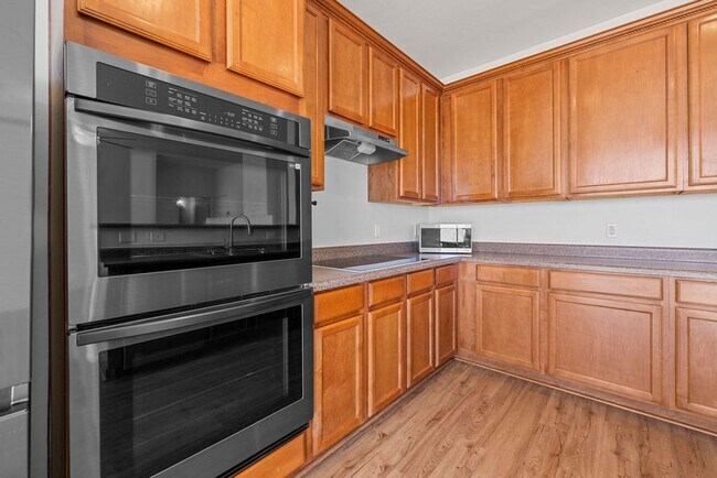 Building Photo - Home Sweet Home! Located in a highly sough...