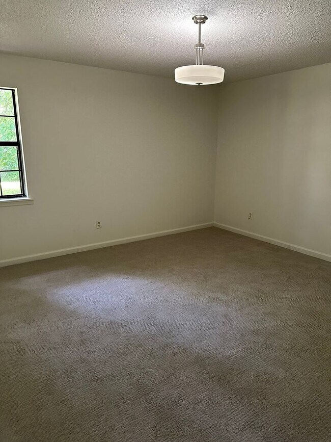 Building Photo - 73 Lavaughn Dr