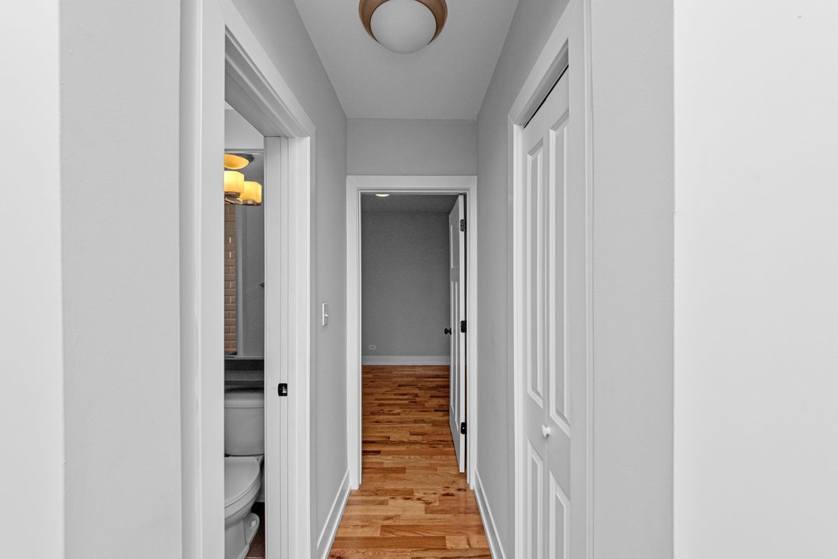 Building Photo - 550 W Arlington Pl