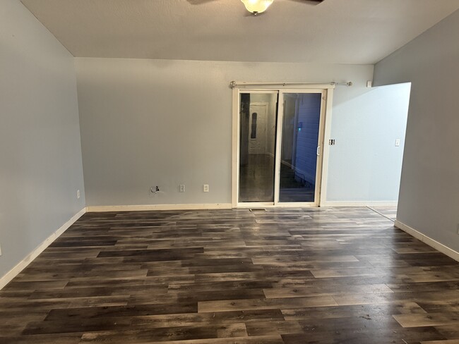 Building Photo - 1015 Flint Dr