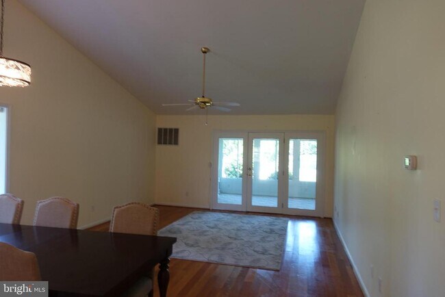 Building Photo - 6006 Bridgepointe Dr