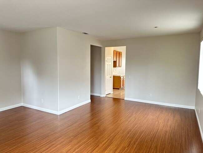 Building Photo - Refreshed Single Family Home in Garden Grove