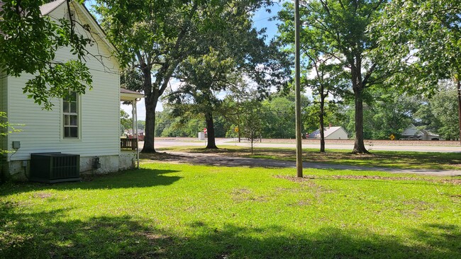 Building Photo - 776 Macon Ave