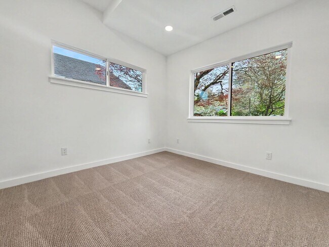 Building Photo - 3538 S Hudson St