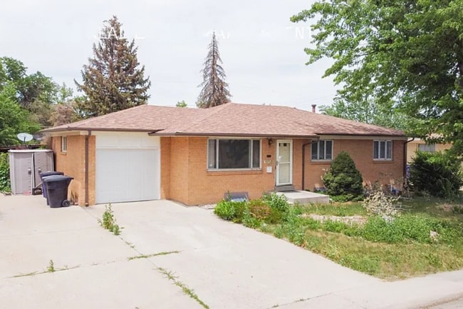 Building Photo - Beautifully Renovated, Spacious 4BR Home w/ Basement & Backyard!