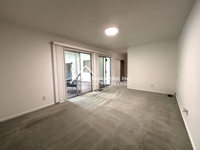 Building Photo - Charming 3 bedroom 2 bathroom House!