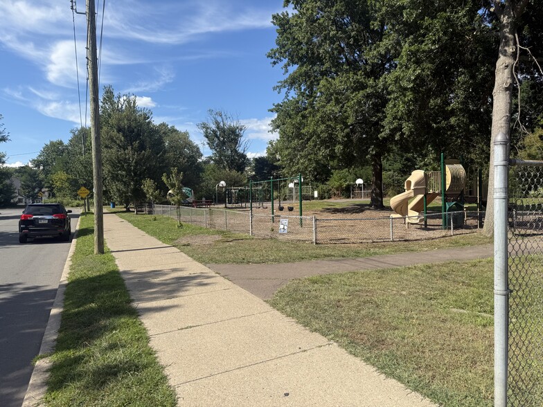 Building Photo - 133 W Vaughn St