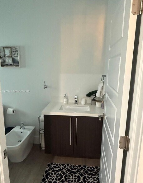 Building Photo - 3231 Salzedo St