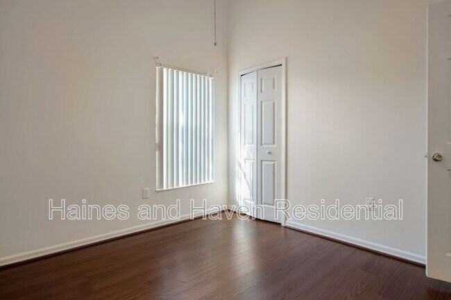 Building Photo - 990 Kenbar St