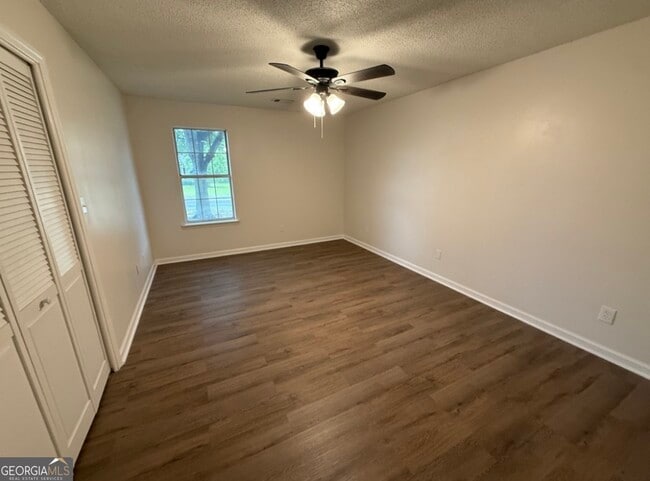 Building Photo - 105 Mockingbird Dr