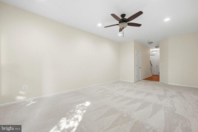 Building Photo - 1571 Renate Dr