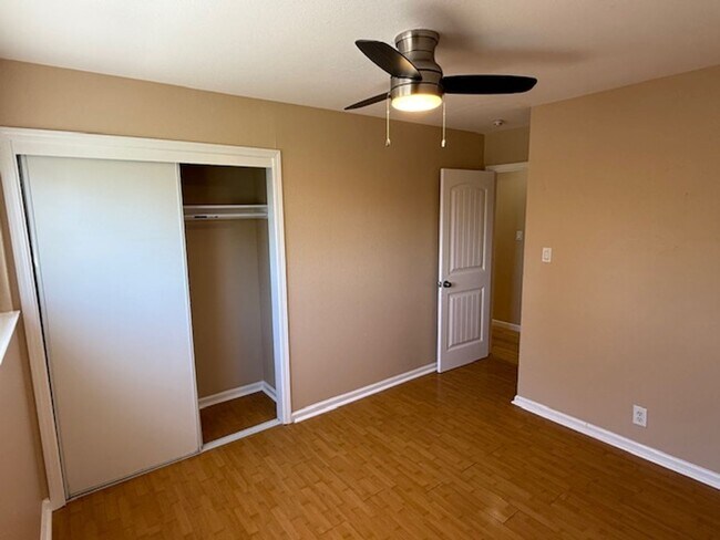 Building Photo - Spacious 3-bedroom home in Quiet El Sobran...