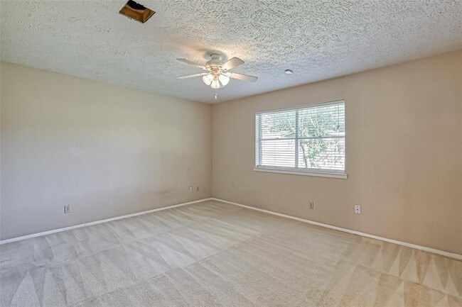 Building Photo - 442 Redway Ln