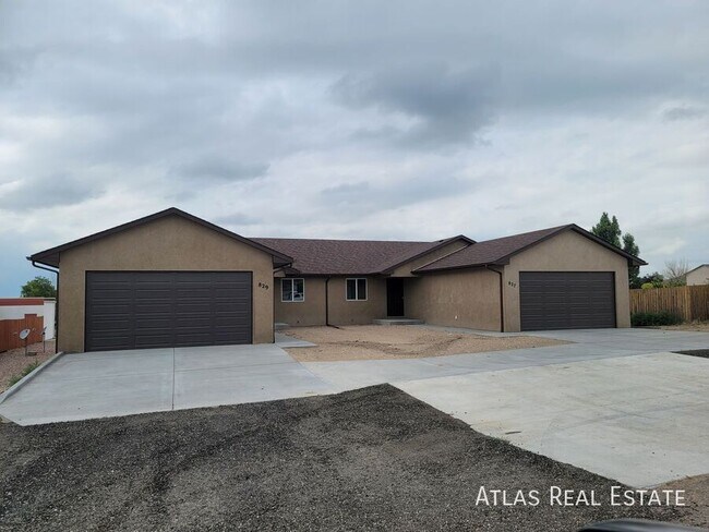 Primary Photo - 827 S Laurue Dr