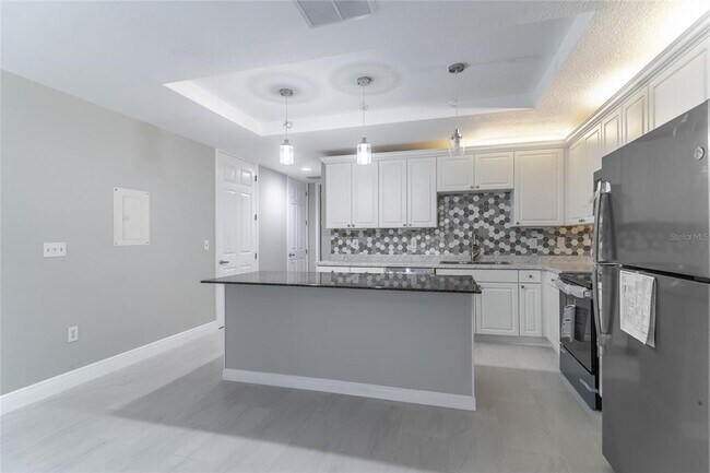 Building Photo - 2045 Grand Oak Dr