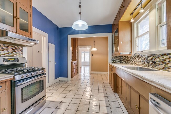 Building Photo - CHARMING 3-BEDROOM HOME IN MONTE VISTA