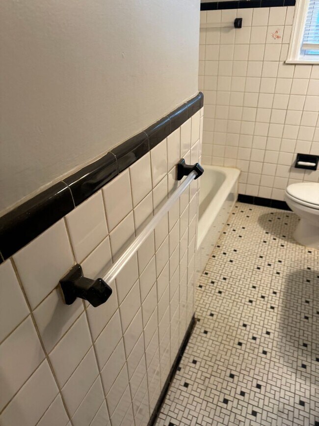 Building Photo - 157 Roberta Dr