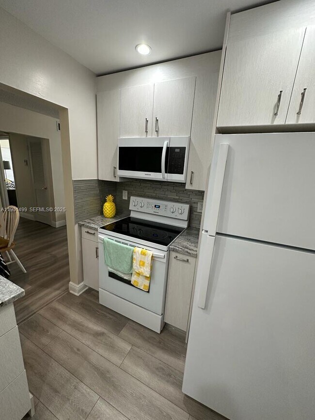 Building Photo - 6600 NE 22nd Way