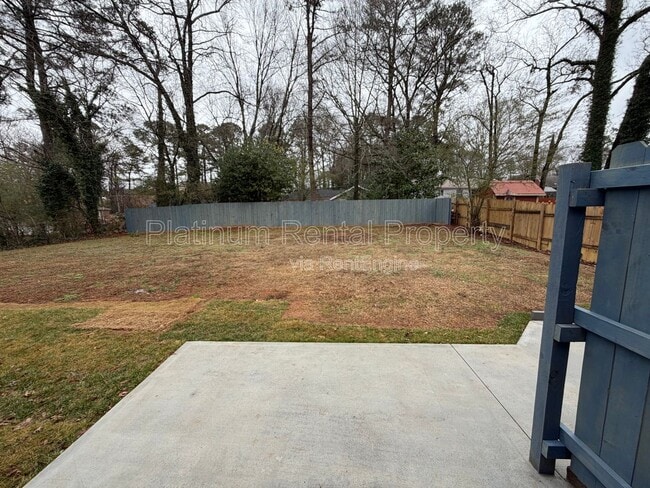 Building Photo - 1900 Selwyn Dr