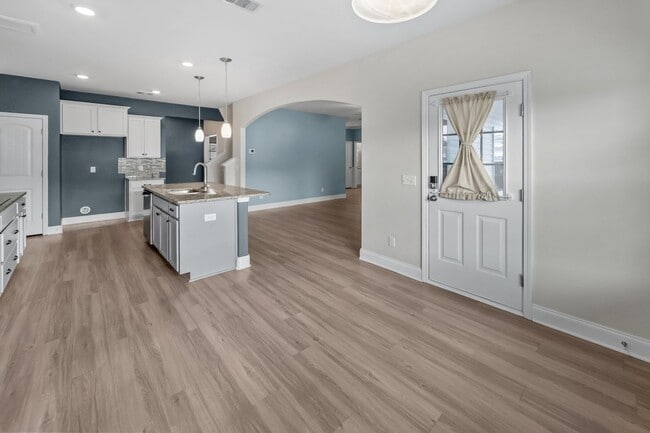 Building Photo - Spacious 5-Bedroom Home in The Palms at New Hampstead with Office & Screened Porch