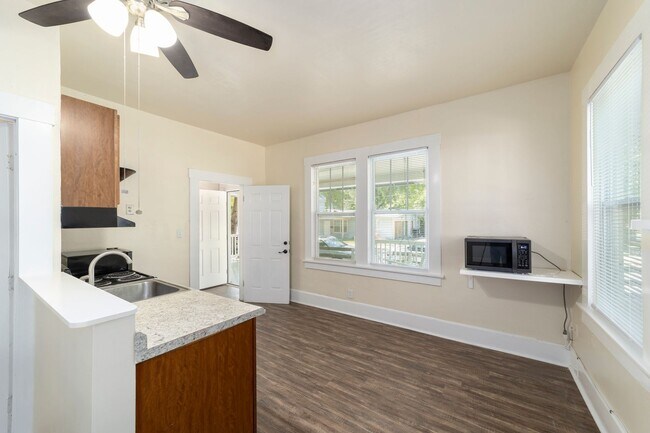 Building Photo - 1022 NW 3rd Ave