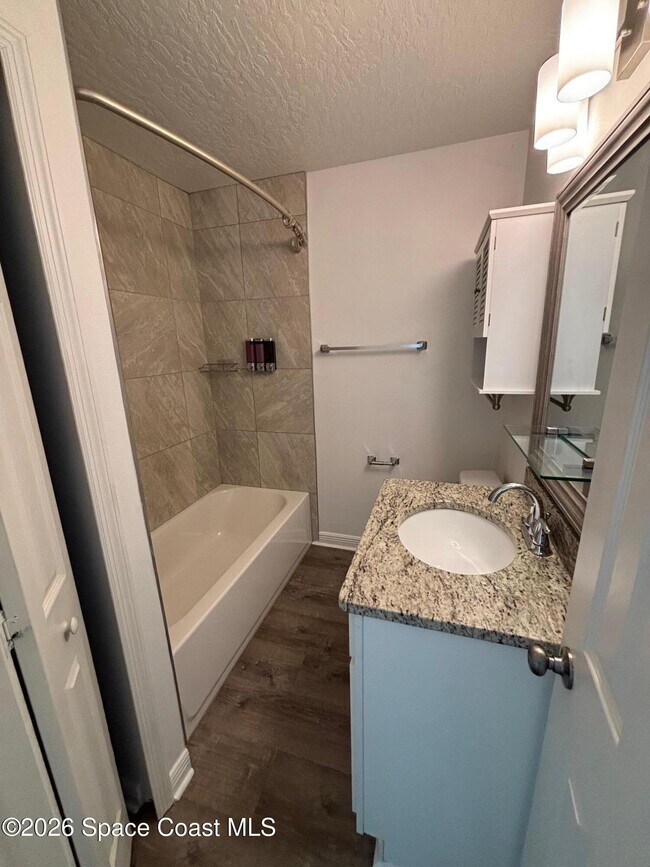 Building Photo - 904 Kensington Dr