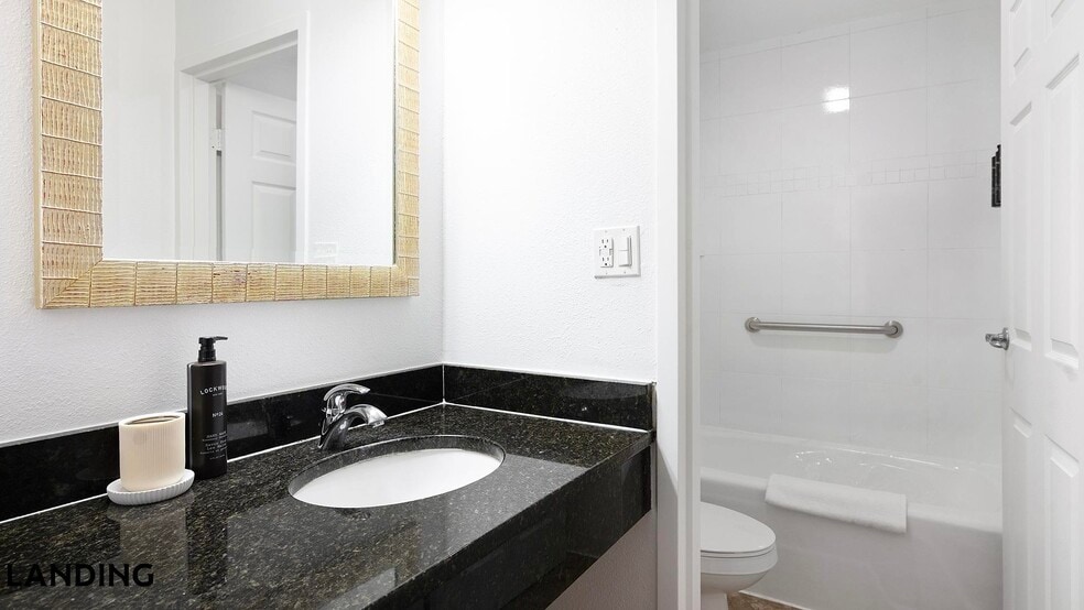 Building Photo - 2851 Maingate Village Cir