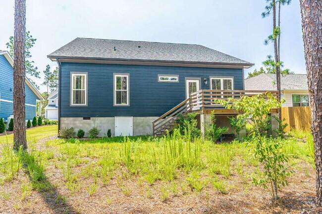 Building Photo - 721 Blue Bird Dr