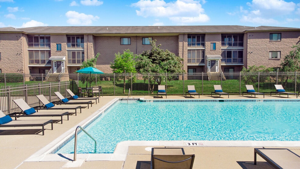 Primary Photo - Castlebrook Apartments