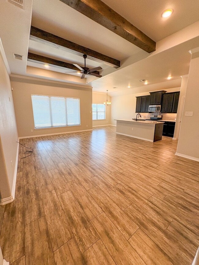 Building Photo - 701 Juniper Dr
