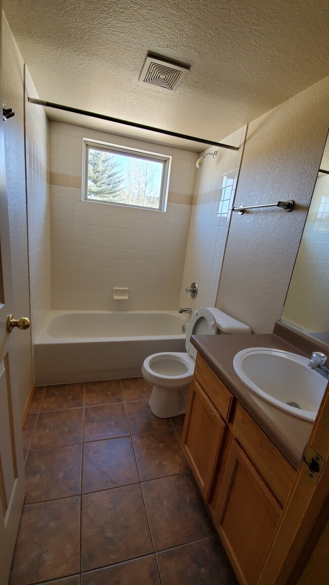 Building Photo - 1642 Columbine Village Dr