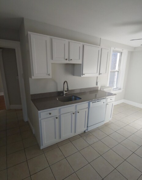 Building Photo - 224 Hanover St