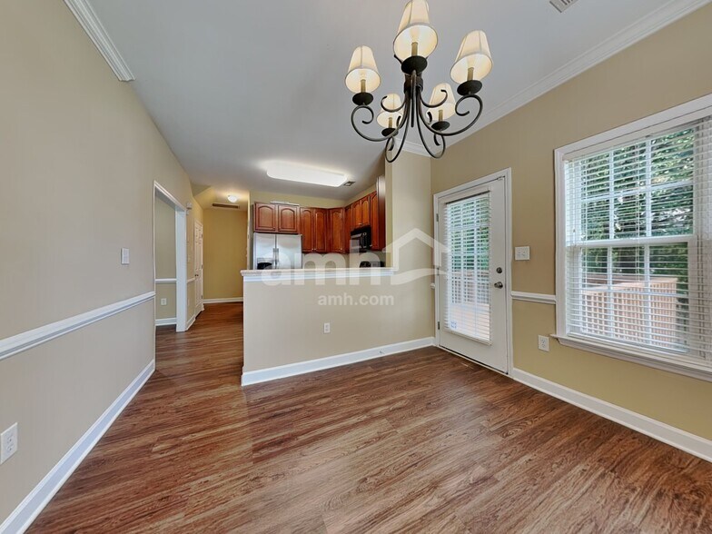 Building Photo - 3150 Glenshire Dr