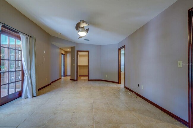 Building Photo - 215 Garden Cir