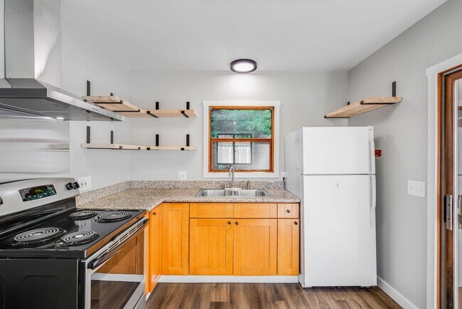 Building Photo - Charming 1 BD 1 BA cottage nestled on a be...