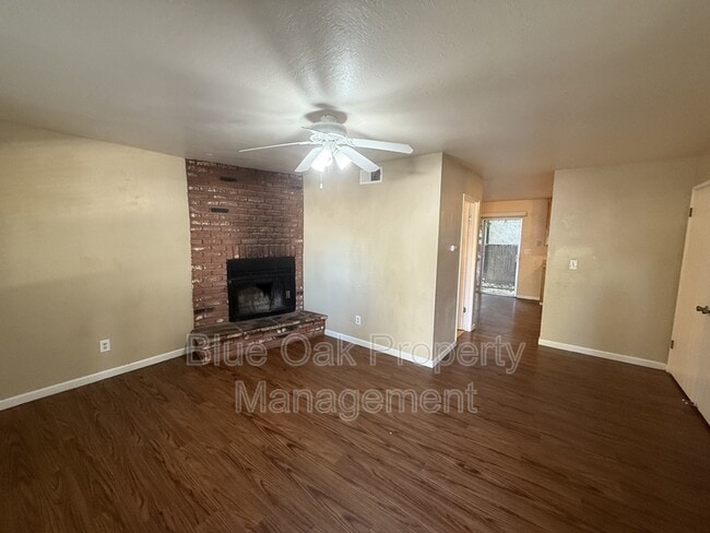 Building Photo - 403 Maple St