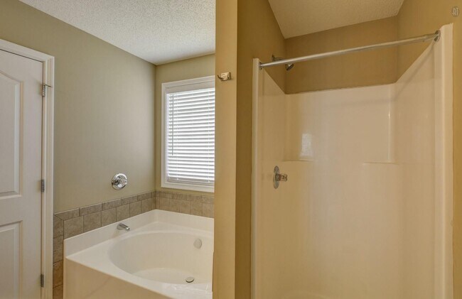 Building Photo - 3649 S Naples Ct