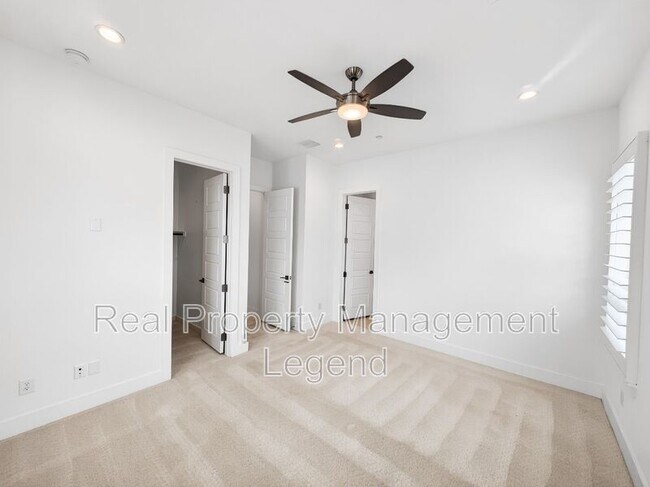 Building Photo - 809 Jamestown Ln