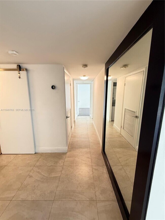 Building Photo - 600 NE 36th St