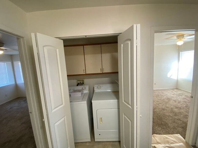 Building Photo - Great 3 Bedroom Henderson Home with Pool!