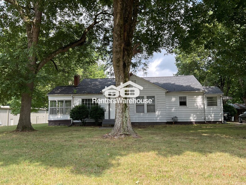 Building Photo - 1017 N Salisbury Ave