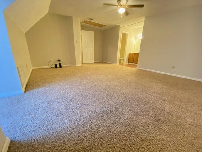 Building Photo - AWESOME 2 BEDROOM CONDO IN PARKWAY HEIGHTS...