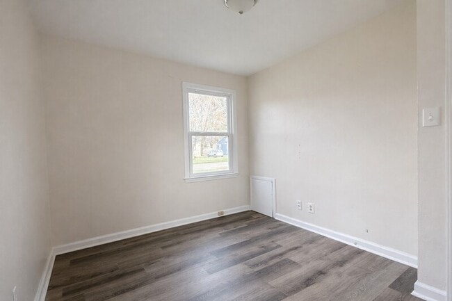 Building Photo - 1205 Broadus Ave SE